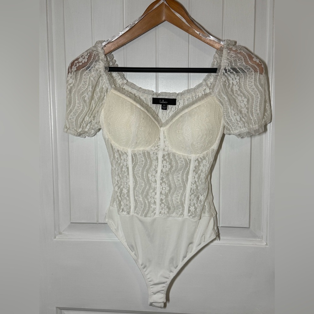 Lulu's White Puff Sleeve Ruffled Blouse - Picture 2 of 5